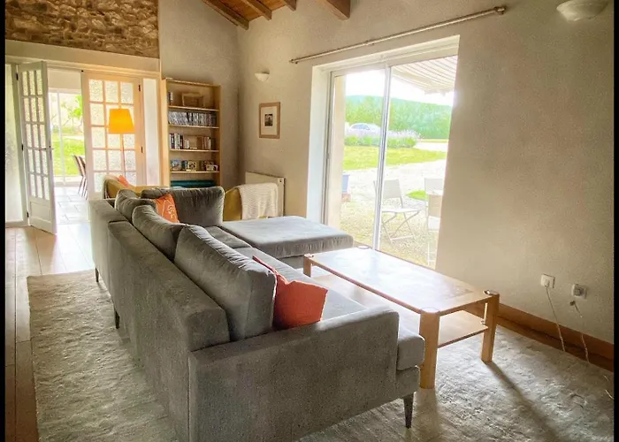 Сasa de vacaciones La Grange Charentaise Rouzède